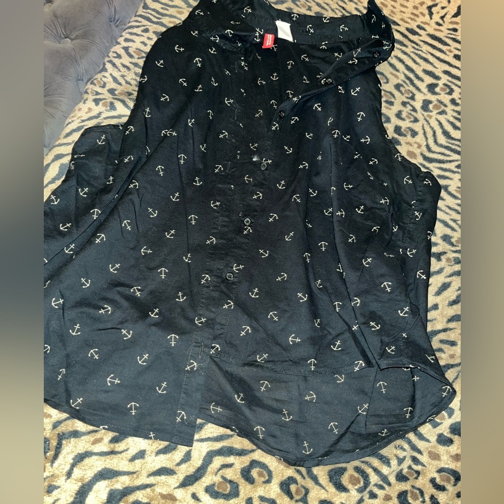 Sleeveless print blouse